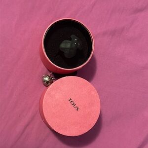 Authentic Tous ring size 5 black color. No damage.